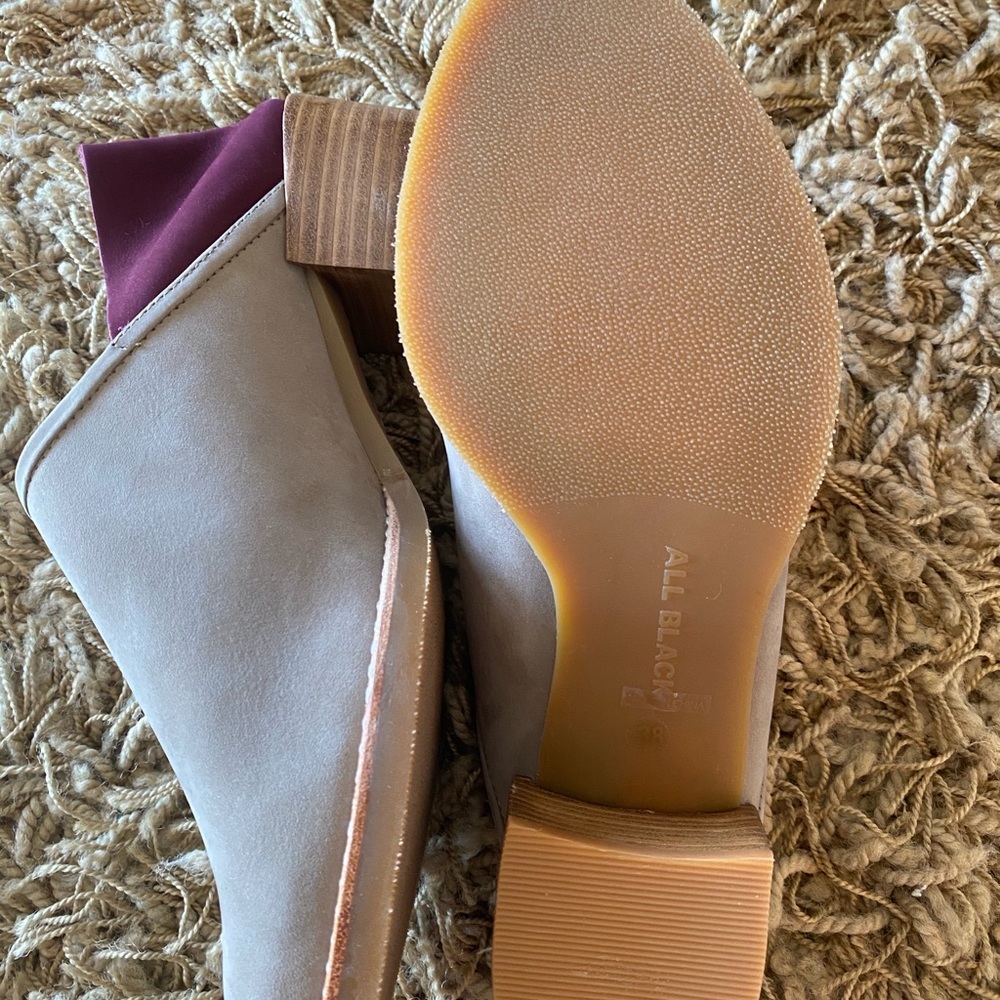 All Black Colorblock Fold-Back Booties - Picture 4 of 4